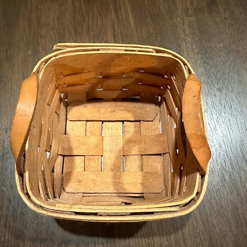 Longaberger 1992 Woven Basket - Picture 5 of 6